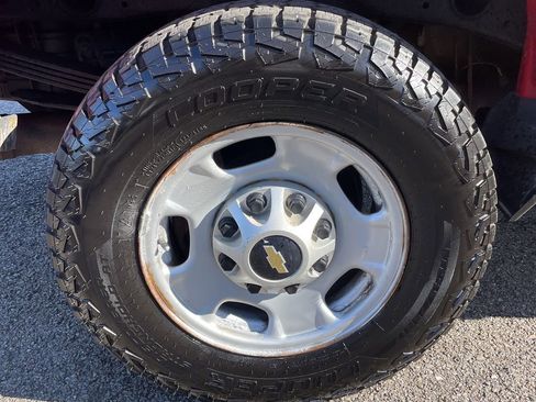 Used 2015 Chevrolet Silverado 2500 W/T w/ Snow Plow Prep Package image 19