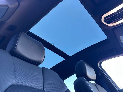 Used 2024 Porsche Macan image 19