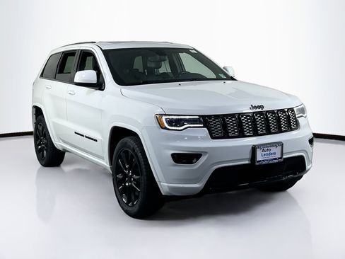 Used 2022 Jeep Grand Cherokee Laredo X image 3