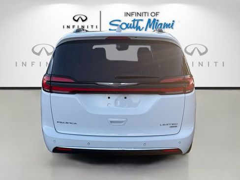 Used 2021 Chrysler Pacifica Limited image 6