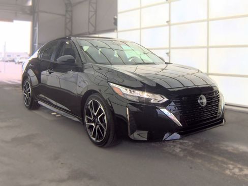 Used 2025 Nissan Sentra SR FWD image 4