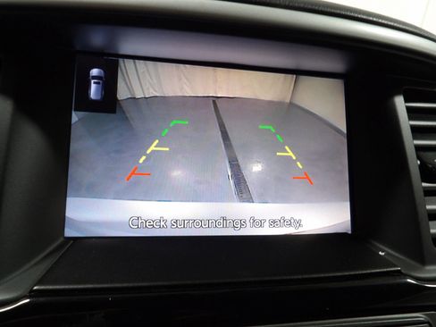 Used 2019 Nissan Pathfinder SV image 17