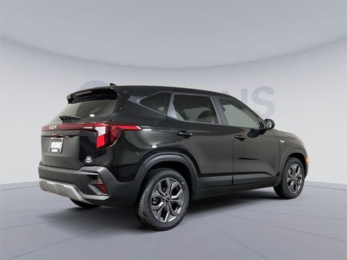 New 2026 Kia Seltos LX image 5