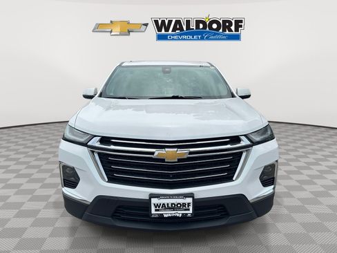 Used 2023 Chevrolet Traverse LT w/ LT Premium Package AWD/4WD image 2