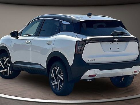 New 2026 Nissan Kicks SV w/ SV Premium Package FWD image 3