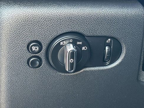 Used 2023 MINI Cooper 2-Door Hardtop image 21