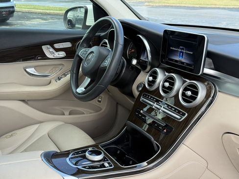 Used 2018 Mercedes-Benz GLC 300 w/ Premium Package image 14