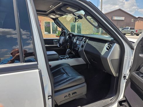 Used 2013 Ford Expedition Limited AWD/4WD image 22