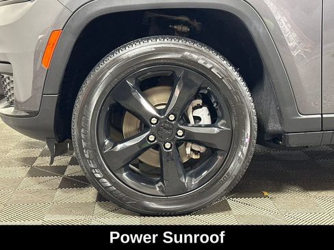 Used 2024 Jeep Grand Cherokee L Altitude AWD/4WD image 8