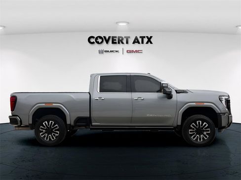 Used 2025 GMC Sierra 2500 Denali Ultimate image 8