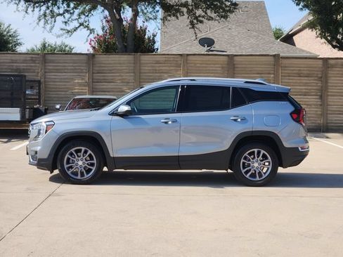 Used 2024 GMC Terrain SLT FWD image 13