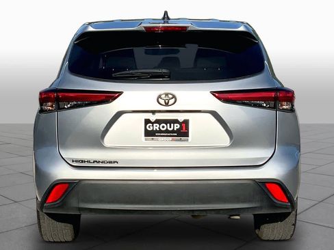 Used 2022 Toyota Highlander L FWD image 5