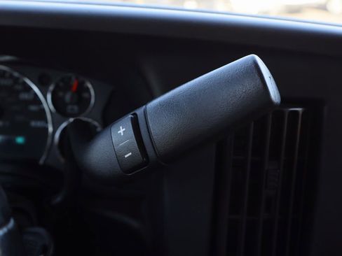 Used 2022 GMC Savana 3500 LS w/ Chrome Appearance Package image 16