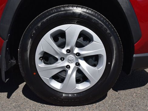 Used 2025 Toyota RAV4 LE image 28