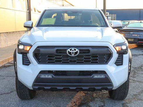 Used 2025 Toyota Tacoma TRD Off-Road image 2