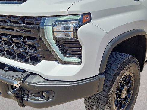 Used 2024 Chevrolet Silverado 2500 ZR2 w/ ZR2 Bison Edition AWD/4WD image 10