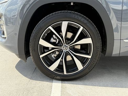 New 2026 Volkswagen Atlas SEL Premium R-Line image 9