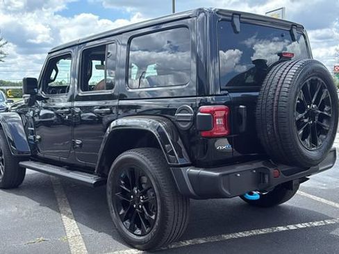 Used 2022 Jeep Wrangler Unlimited Sahara w/ Cold Weather Group AWD/4WD image 5