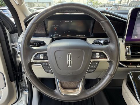 Used 2019 Lincoln Navigator Select w/ Technology Package RWD image 15