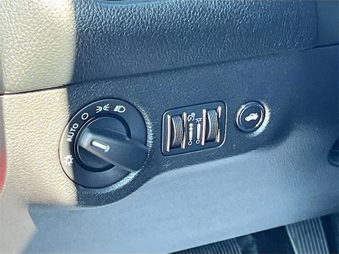 Certified 2015 Dodge Challenger SXT image 10