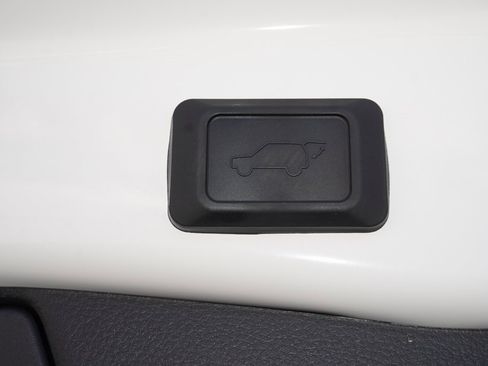 New 2025 Toyota RAV4 XLE image 6