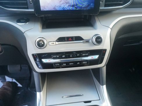 Used 2023 Ford Explorer XLT w/ Equipment Group 202A image 12