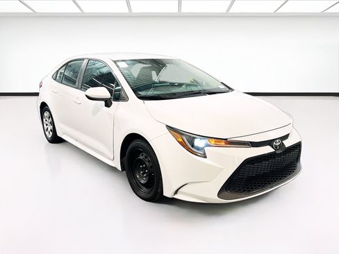 Used 2021 Toyota Corolla LE FWD image 3