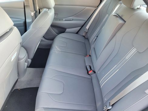 Certified 2025 Hyundai Elantra SEL image 18