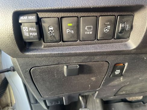 Used 2020 Toyota Sienna XLE image 20