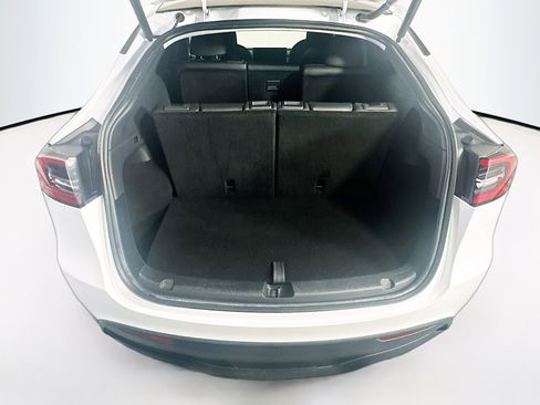 Used 2023 Tesla Model Y Long Range image 30