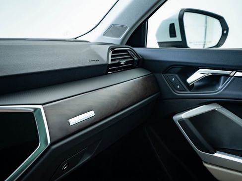 Certified 2025 Audi Q3 2.0T Premium Plus w/ Premium Plus Package image 36