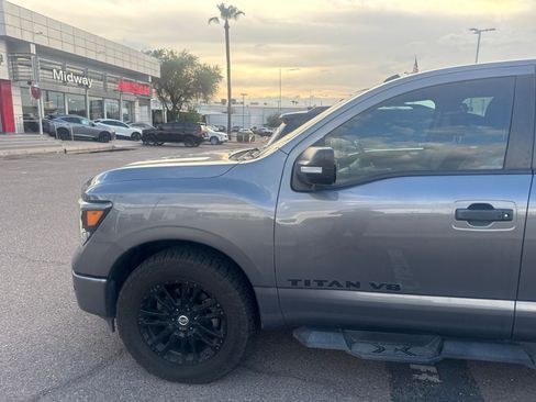 Used 2019 Nissan Titan SV w/ SV Convenience Package RWD image 6