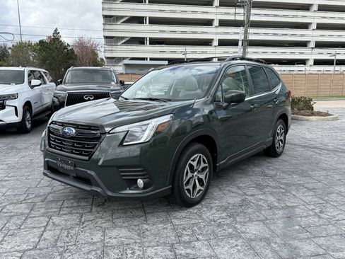 Used 2023 Subaru Forester Premium image 3