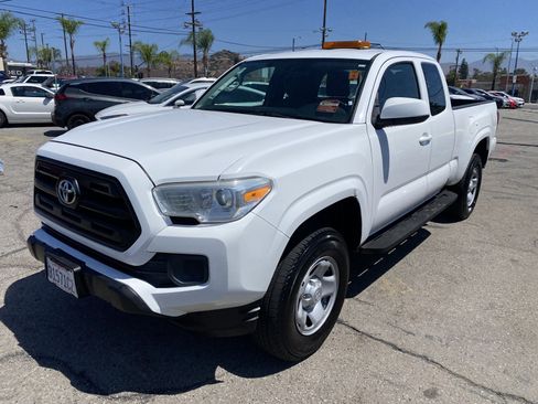 Used 2016 Toyota Tacoma SR RWD image 2