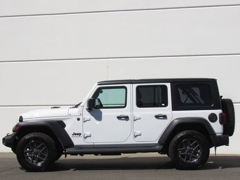 Used 2024 Jeep Wrangler Unlimited Sport AWD/4WD image 4