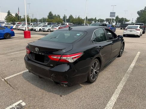 Used 2019 Toyota Camry SE FWD image 6