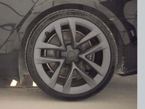 Used 2022 Tesla Model S Plaid image 13