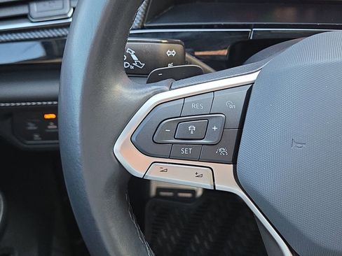 Used 2024 Volkswagen Atlas Cross Sport SEL Premium R-Line image 29