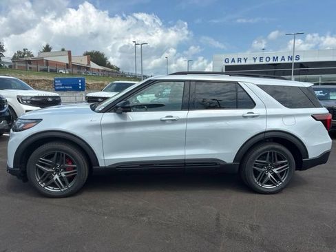 New 2026 Ford Explorer ST-Line w/ ST-Line Street Pack AWD/4WD image 2