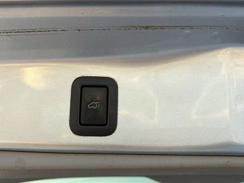 Used 2017 Toyota Highlander XLE image 29