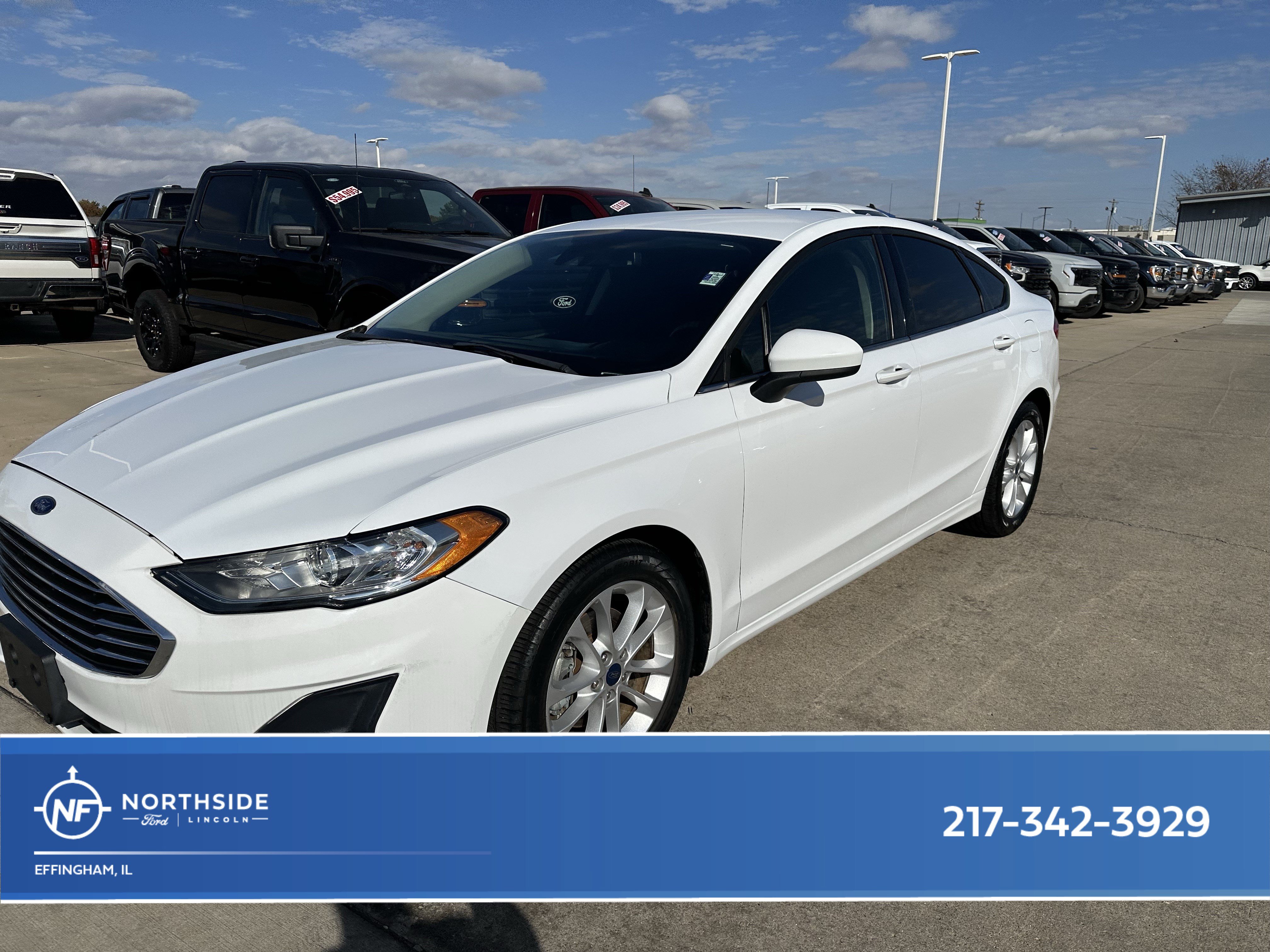 Used 2019 Ford Fusion SE FWD image 1