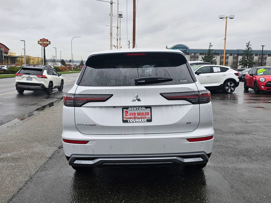 New 2026 Mitsubishi Outlander SE AWD/4WD image 6