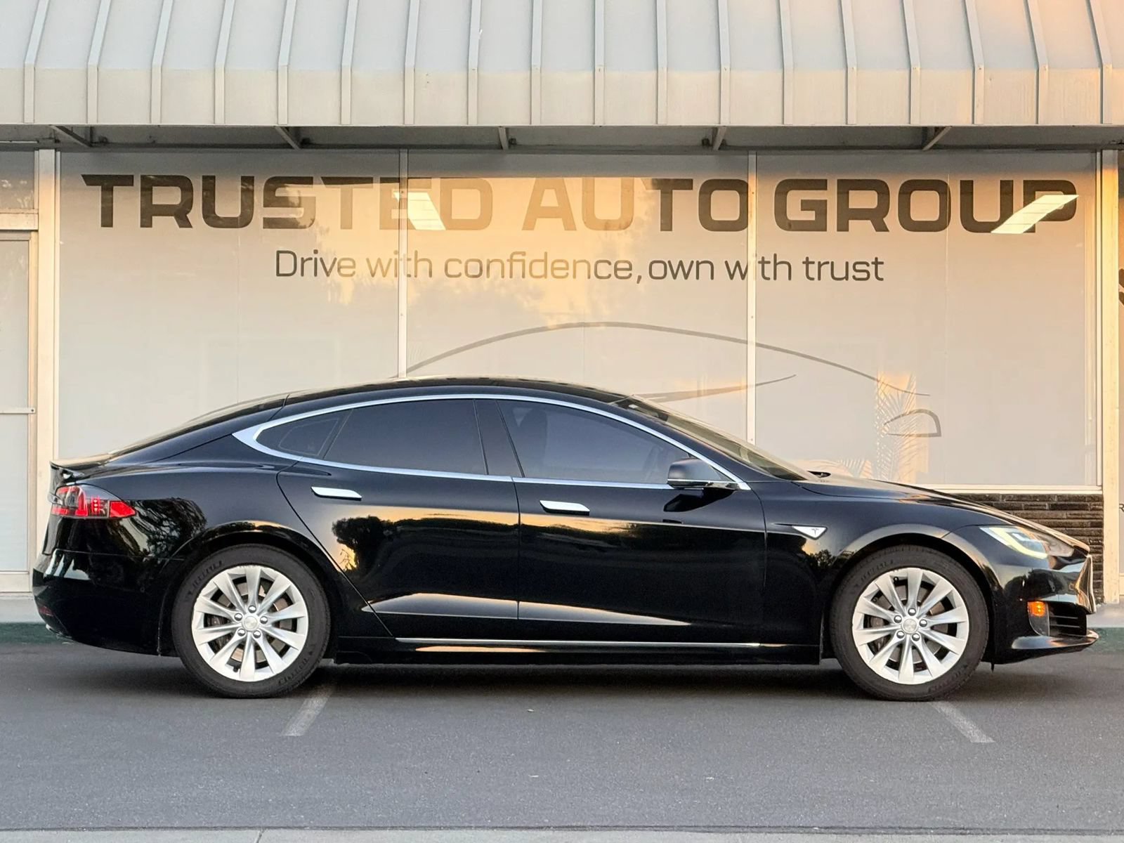 Used 2016 Tesla Model S 70 RWD image 5