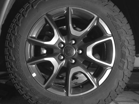 Used 2025 Jeep Compass Trailhawk AWD/4WD image 14