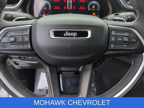 Used 2023 Jeep Grand Cherokee Altitude AWD/4WD image 11