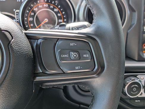 Used 2023 Jeep Wrangler Sport AWD/4WD image 15