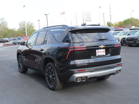 New 2026 Chevrolet Traverse LT w/ Sun and Wheel Package FWD image 5