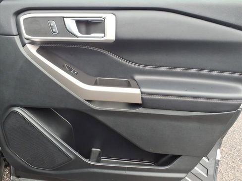Certified 2022 Ford Explorer XLT w/ Equipment Group 202A image 9