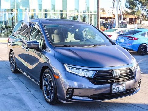 Used 2023 Honda Odyssey Elite image 3