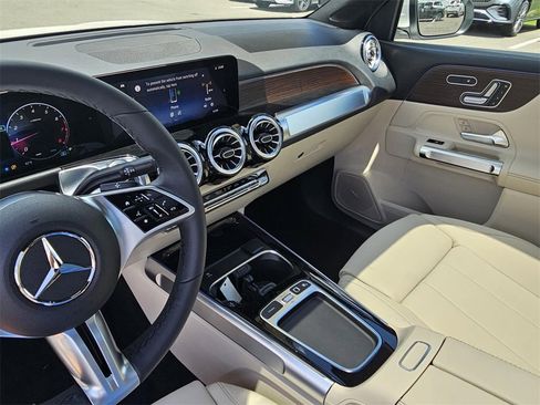 Used 2025 Mercedes-Benz GLB 250 image 22